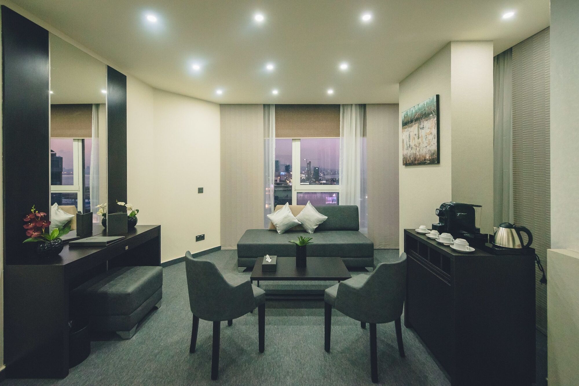 Louis V Hotel Beirut Exteriör bild